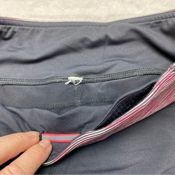 Lululemon Capri Length Ruched Sides Leggings Size 6 - Picture 3 of 11